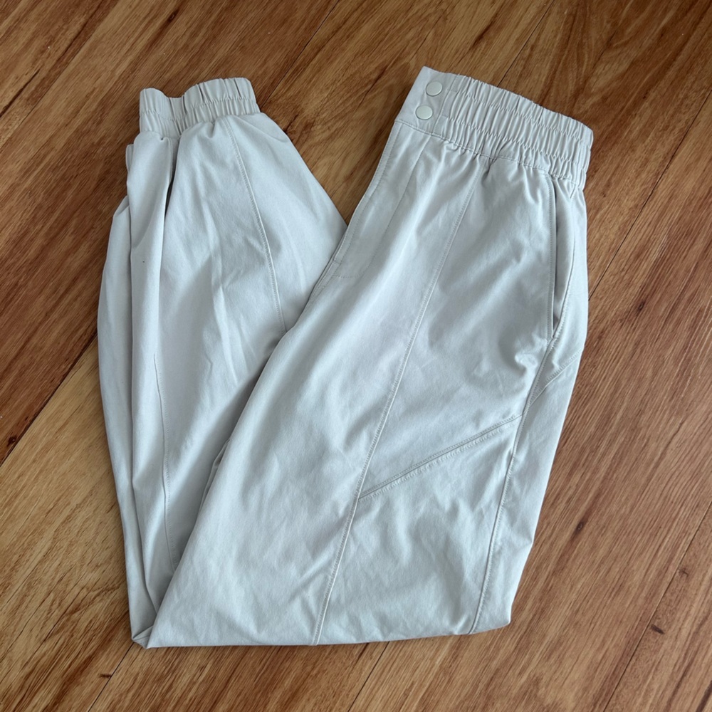 Abercrombie and Fitch Cream Jogger Pants Size Small